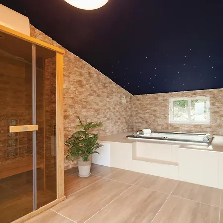 Сasa de vacaciones Increíble Casa En Mastrinka Con Sauna *