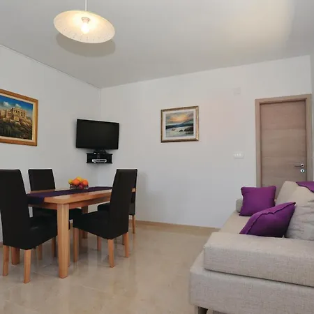 Casa vacanze Cozy In Mastrinka With Sauna Traù