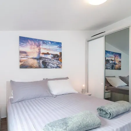 Tatil Evi Amazing In Mastrinka With Sauna Trogir