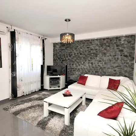 Tatil Evi Cozy In Mastrinka With Sauna