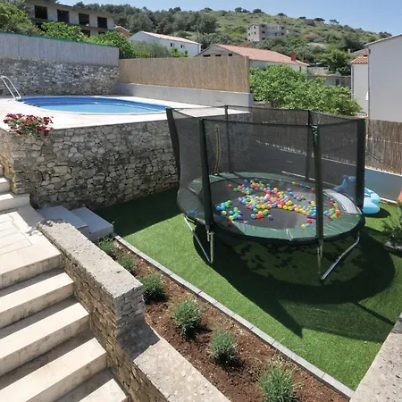 Cozy In Mastrinka With Sauna Trogir